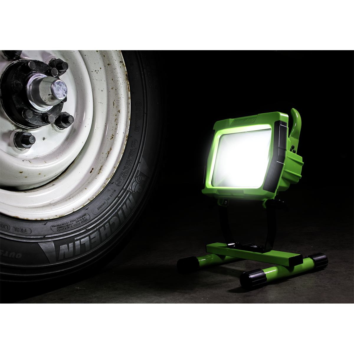 Sealey Rechargeable Portable Floodlight 10W SMD LED LED109C - BostonPlates Autocare Centre
