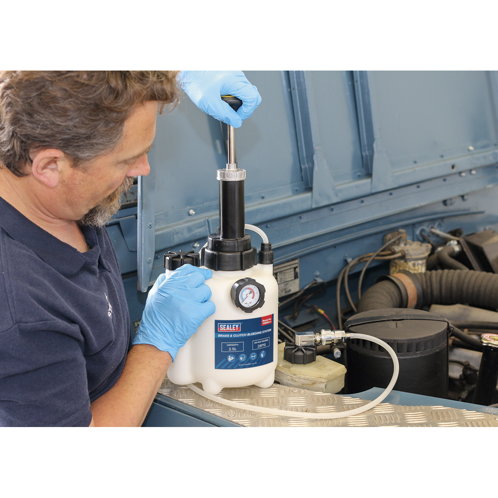 Sealey Brake & Clutch Bleeding System 2.5L VS820 - BostonPlates Autocare Centre