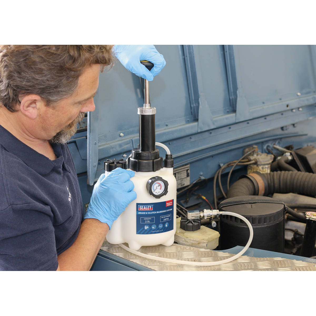 Sealey Brake & Clutch Bleeding System 2.5L VS820 - BostonPlates Autocare Centre