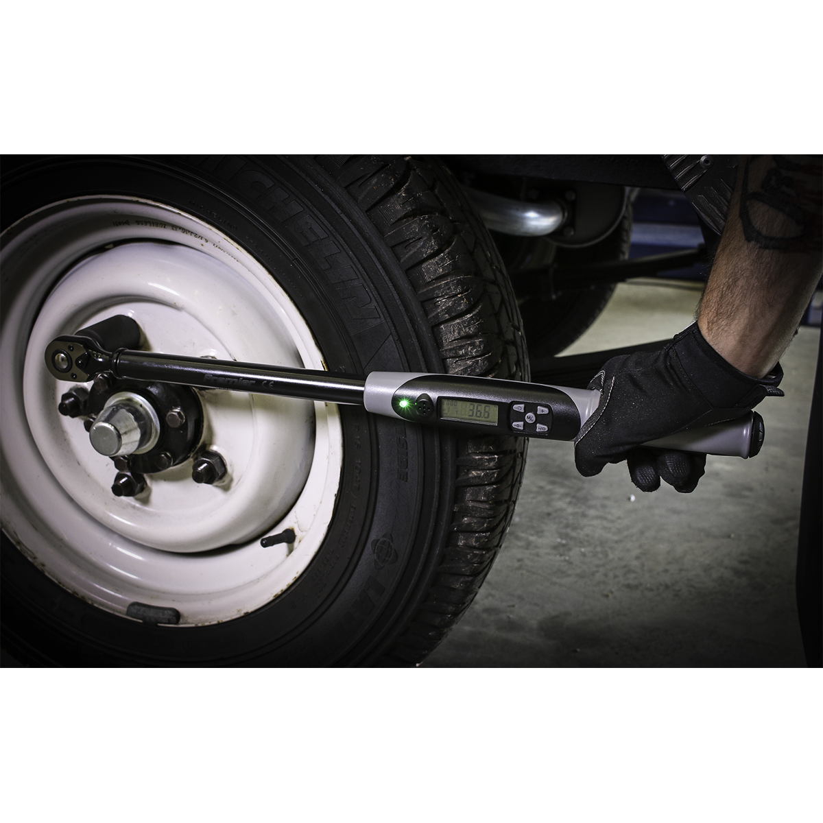 Sealey Premier Black Digital Torque Wrench with Angle Function 1/2"Sq Drive 20-200Nm STW306B
