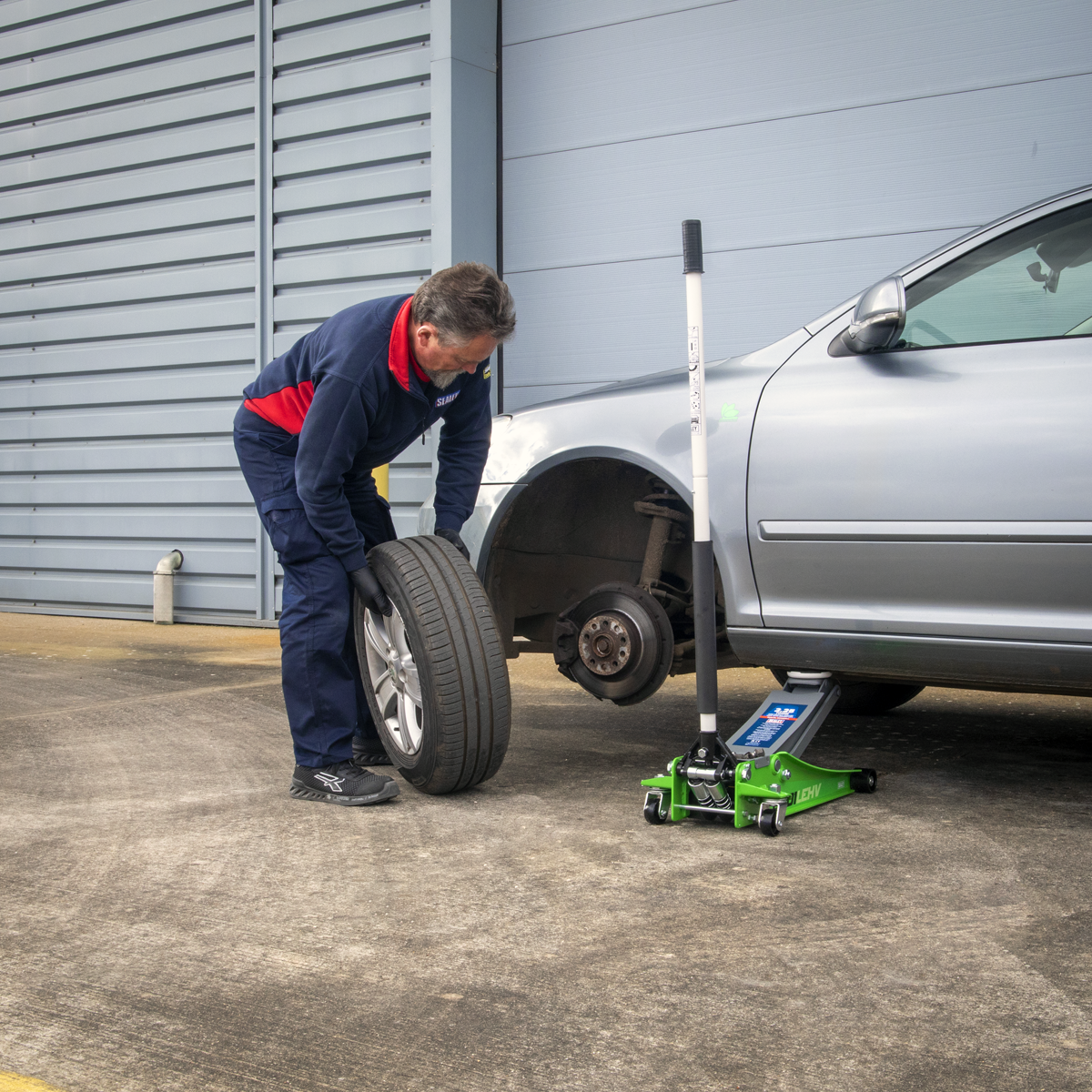 Sealey Low Profile Rocket Lift Trolley Jack 2.25 Tonne - Green 2001LEHV - BostonPlates Autocare Centre