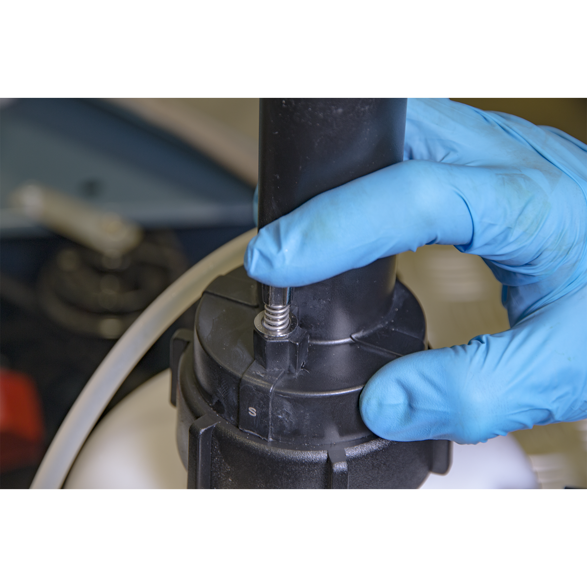 Sealey Brake & Clutch Bleeding System 2.5L VS820 - BostonPlates Autocare Centre