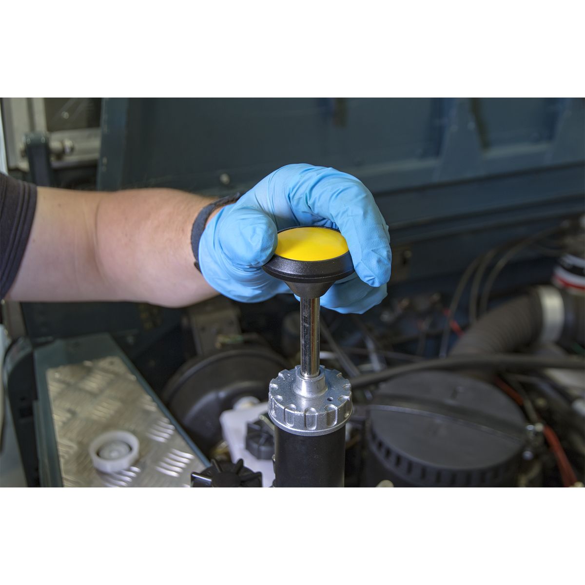 Sealey Brake & Clutch Bleeding System 2.5L VS820 - BostonPlates Autocare Centre